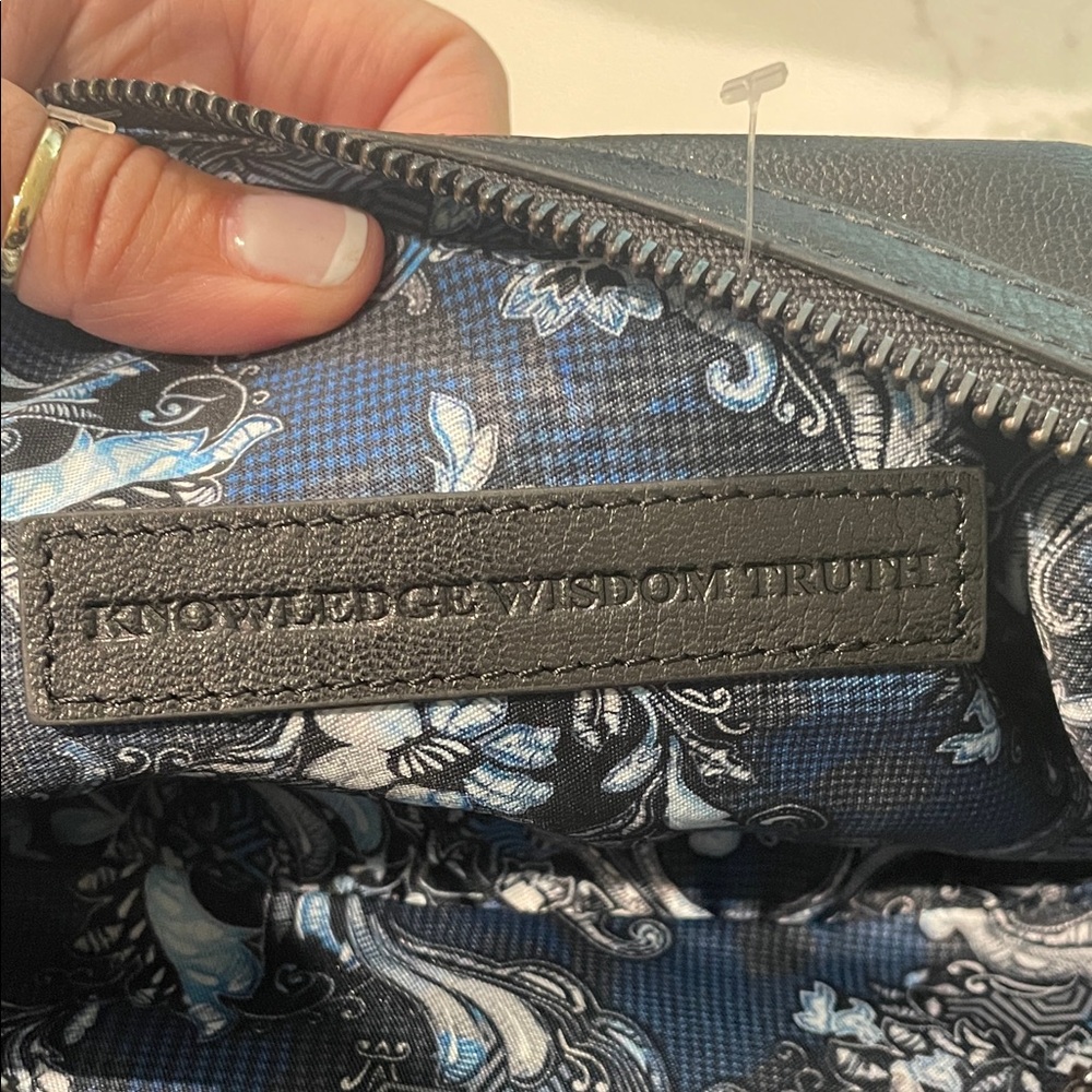 Robert Graham Black Leather Toiletry Kit - Picture 8 of 10